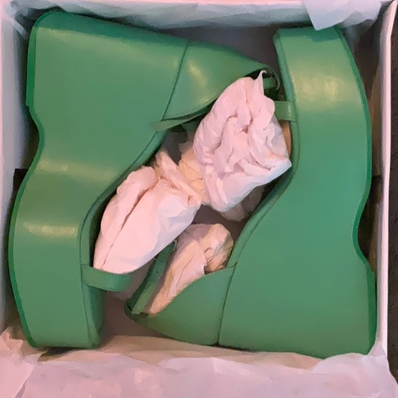 Green Nappa leather wedge with dust bag, buckled strap, heel 5.3 inches - Picture 2 of 6